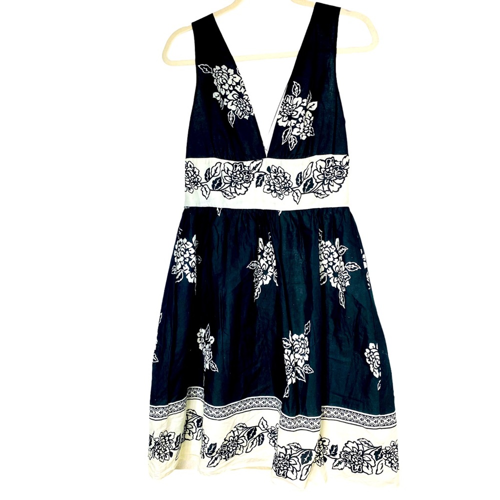 Alexis Rose Dress Black & Cream Rockabilly V-Neck Dress Size 12